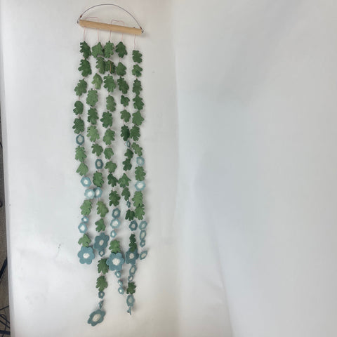 Hanging flower curtain-green oak leaf and blue flowers