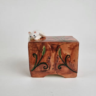 Animal Sculpture - Cat on Trunk